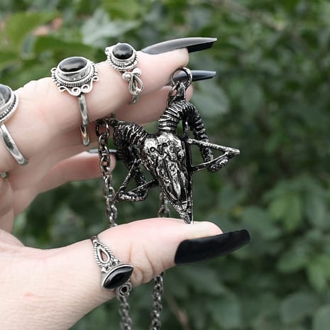 ram-skull-silver-necklace-restyle-hellaholics