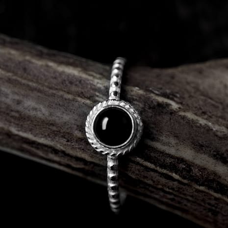 asteria-onyx-silver-ring-close-up-hellaholics (1)