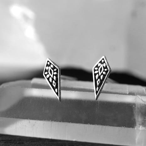 geometry-silver-stud-earrings-hellaholics