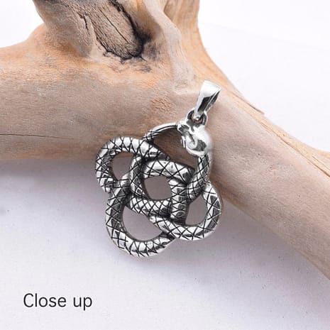 925-silver-coiled-snake-pendant-image-hellaholics.-close-up