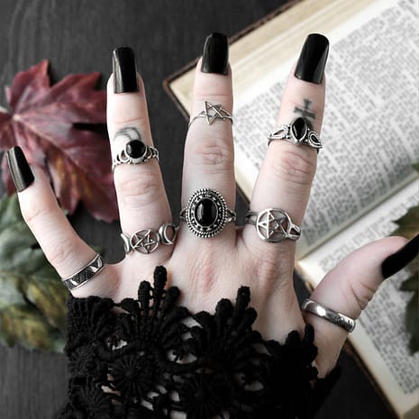 pentagram-silver-ring-so-mote-it-be-ariana-silver-onyx-ring-hellaholics (1)