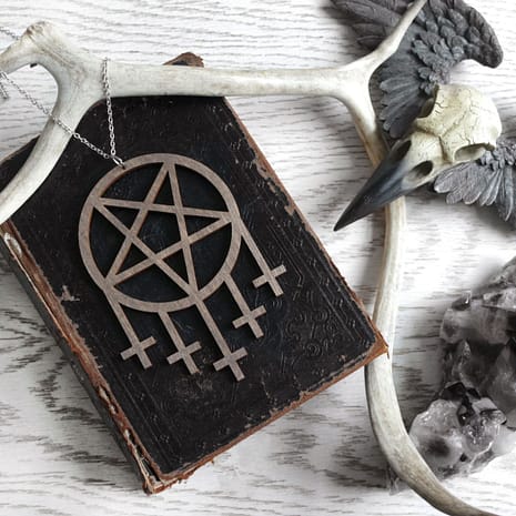 pentagram-cross-wooden-necklace-brown-hellaholics