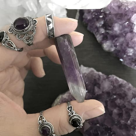 amethyst-point-necklace-by-hellaholics