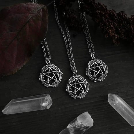 oak-leaf-pentagram-pendant-sterling-silver-by-hellaholics-2
