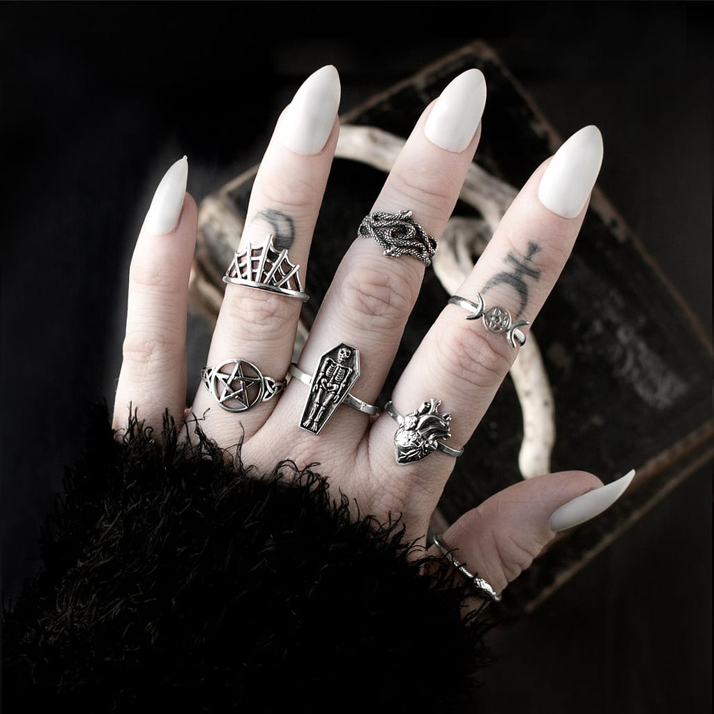 Hellaholics - Occult and Gothic Jewellery