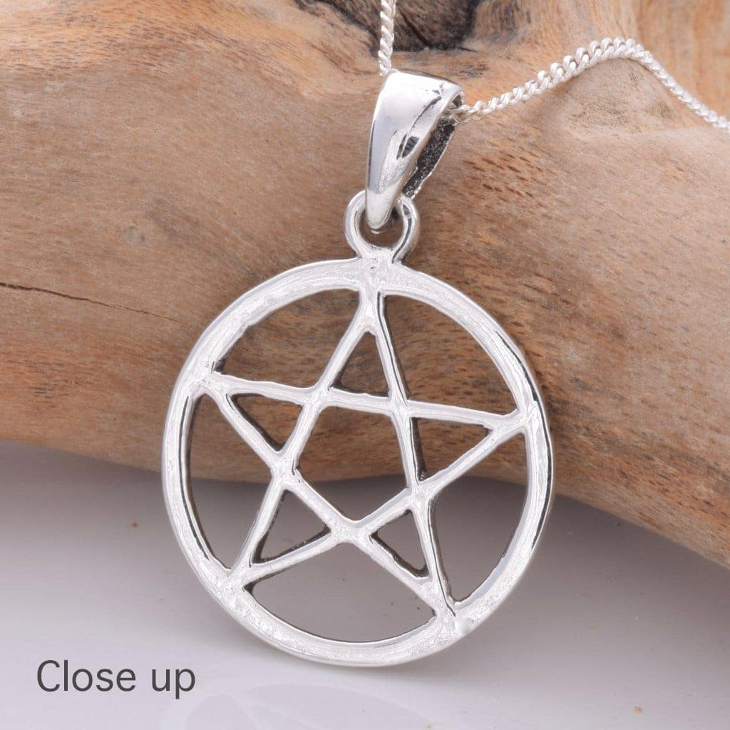 925-sterling-silver-pentagram-pendant-hellaholics-close-up 925-sterling-silver-pentagram-pendant-hellaholics-close-up