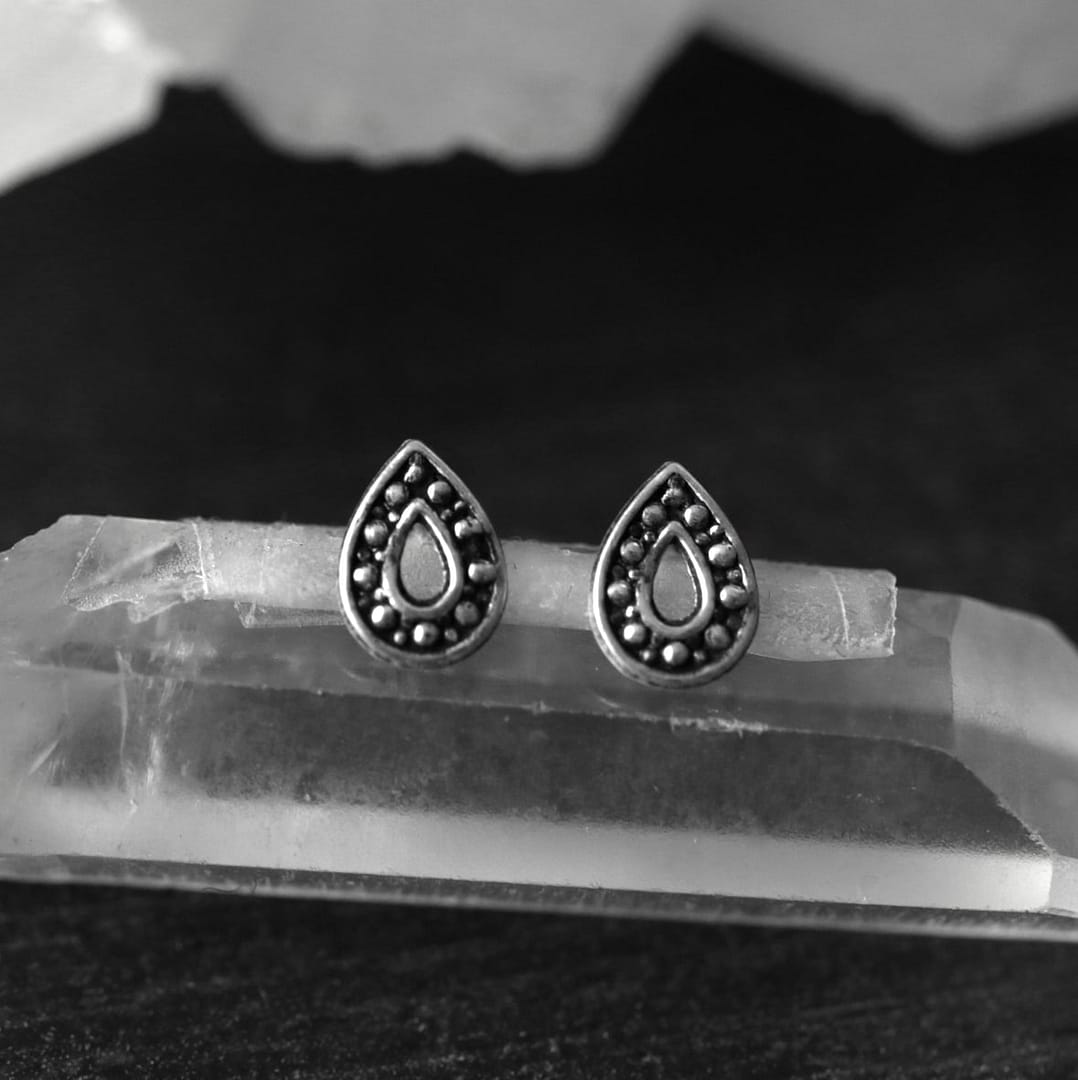 drop-silver-stud-earrings-hellaholics drop-silver-stud-earrings-hellaholics
