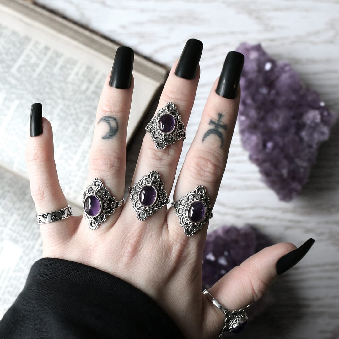 elodia-amethyst-silver-rings-by-hellaholics