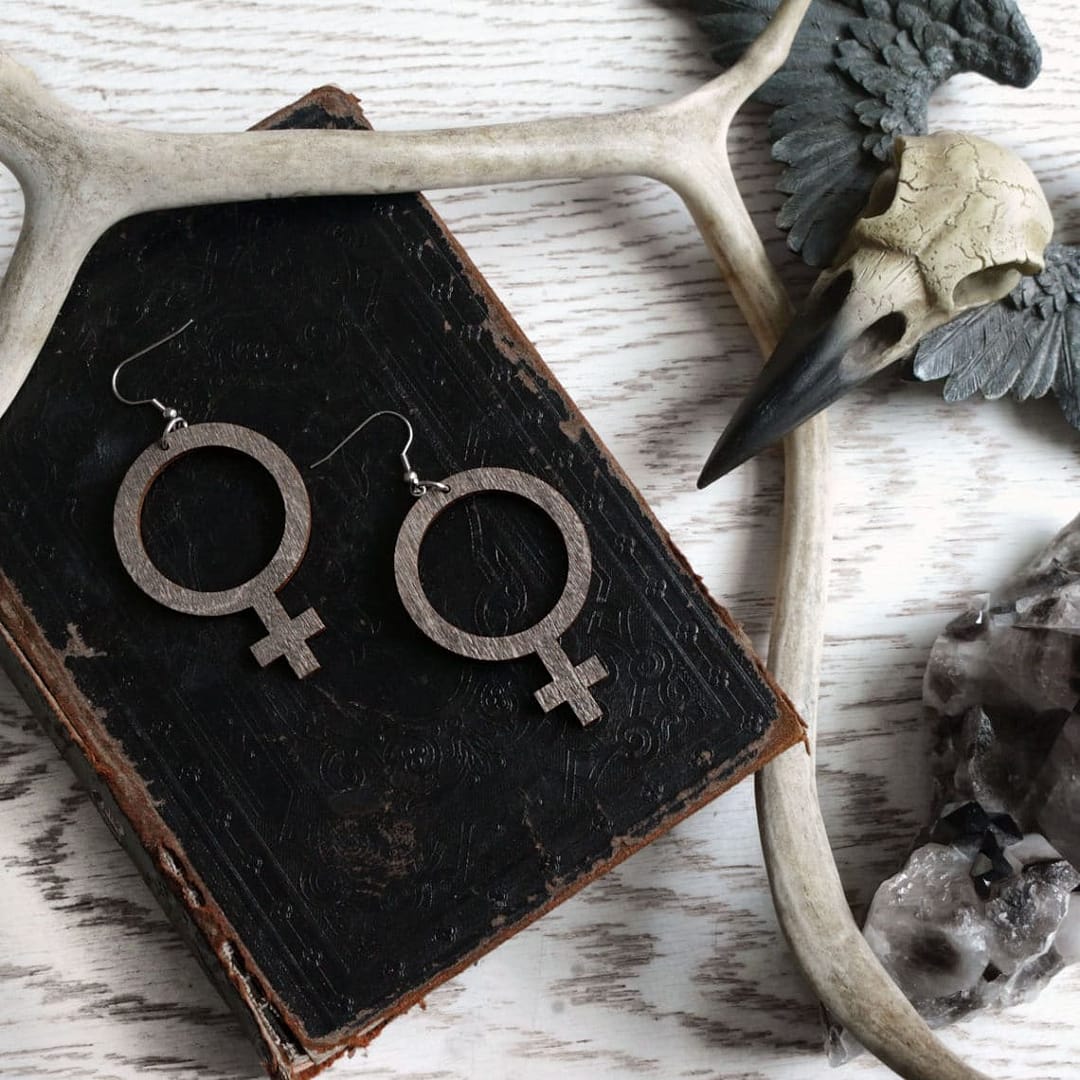 feminist-wooden-earrings-brown-hellaholics