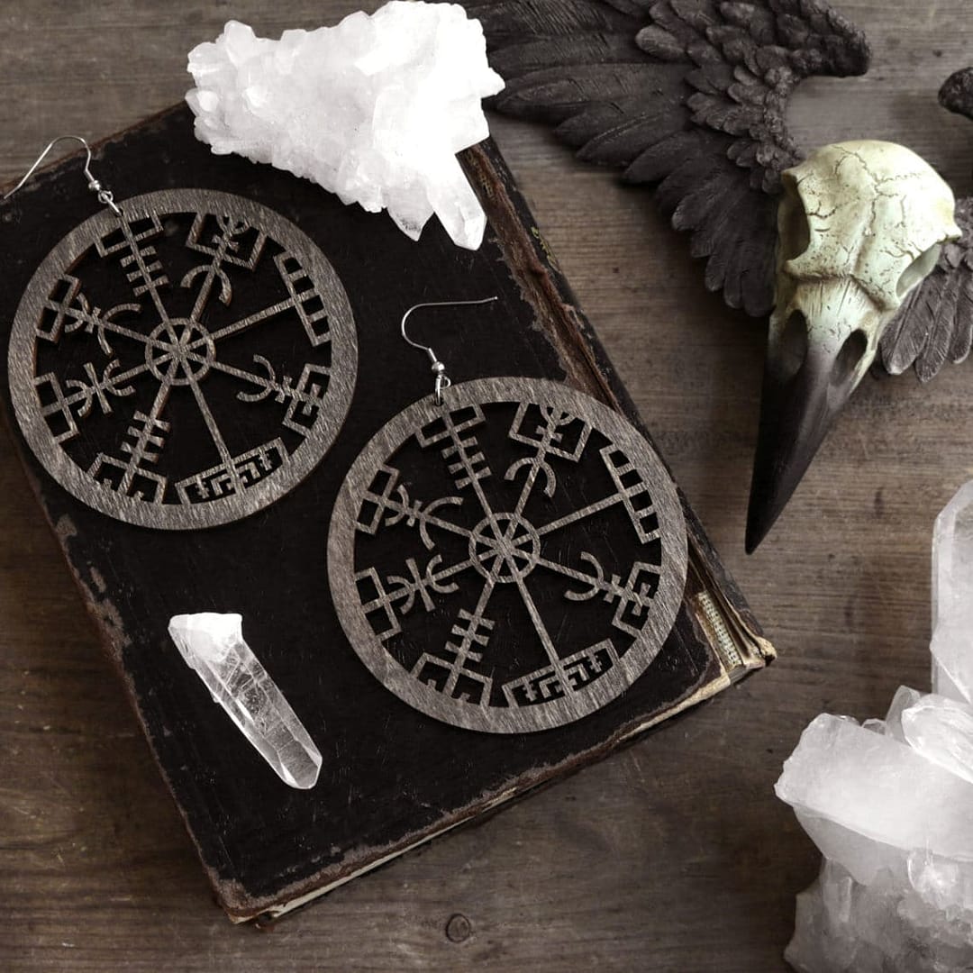 vegvisir-earrings-wood-brown-hellaholics-mood vegvisir-earrings-wood-brown-hellaholics-mood