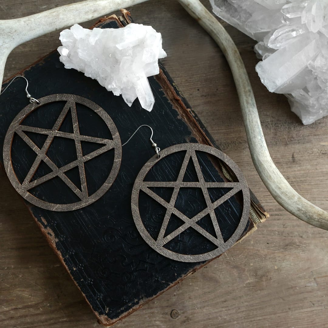 pentagram-wooden-earrings-brown-hellaholics-1 pentagram-wooden-earrings-brown-hellaholics-1