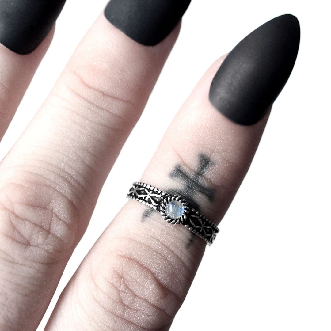 aranza-moonstone-silver-mid-ring-finger-hellaholics aranza-moonstone-silver-mid-ring-finger-hellaholics