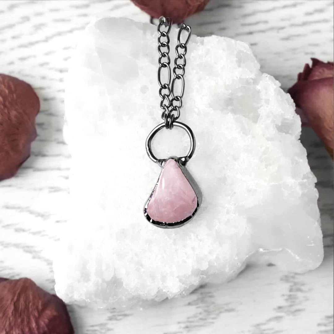 spirit-orb-rose-quartz-gunmetal-necklace-hellaholics spirit-orb-rose-quartz-gunmetal-necklace-hellaholics