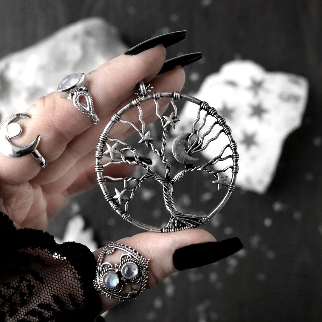 world-tree-amulet-xl-necklace-hellaholics world-tree-amulet-xl-necklace-hellaholics