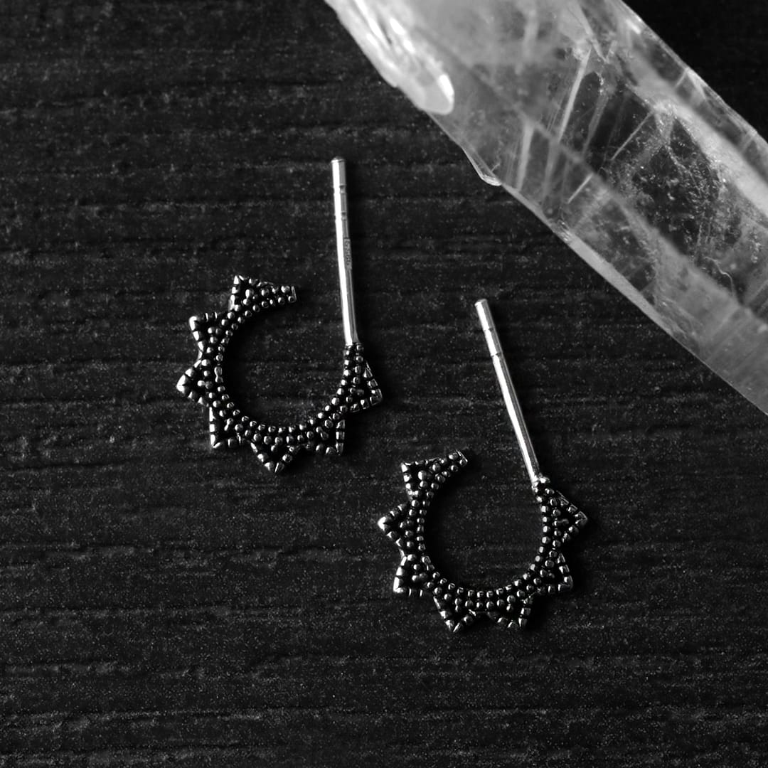 cinta-creol-silver-earrings-hellaholics cinta-creol-silver-earrings-hellaholics