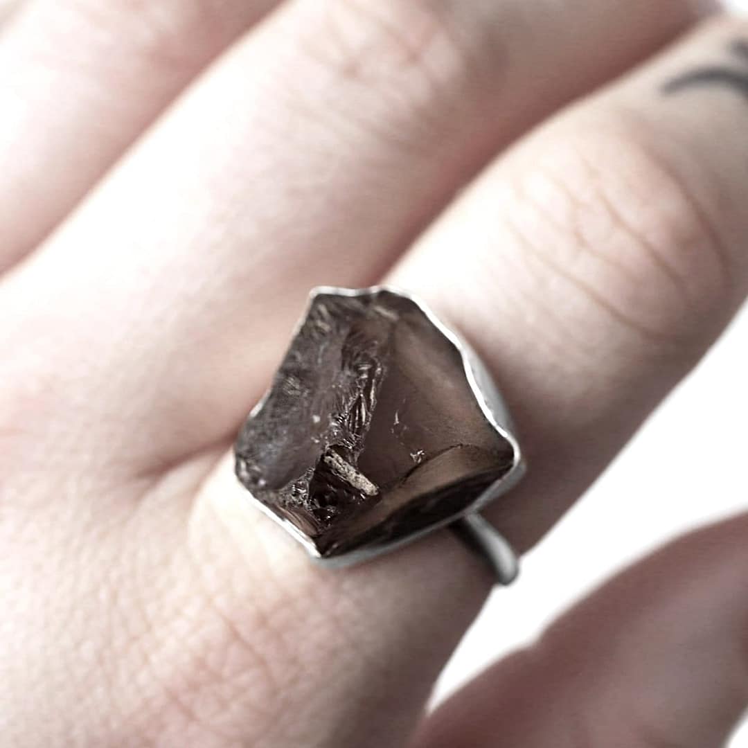 raw-smoke-quartz-silver-ring-finger-hellaholics (1) raw-smoke-quartz-silver-ring-finger-hellaholics (1)