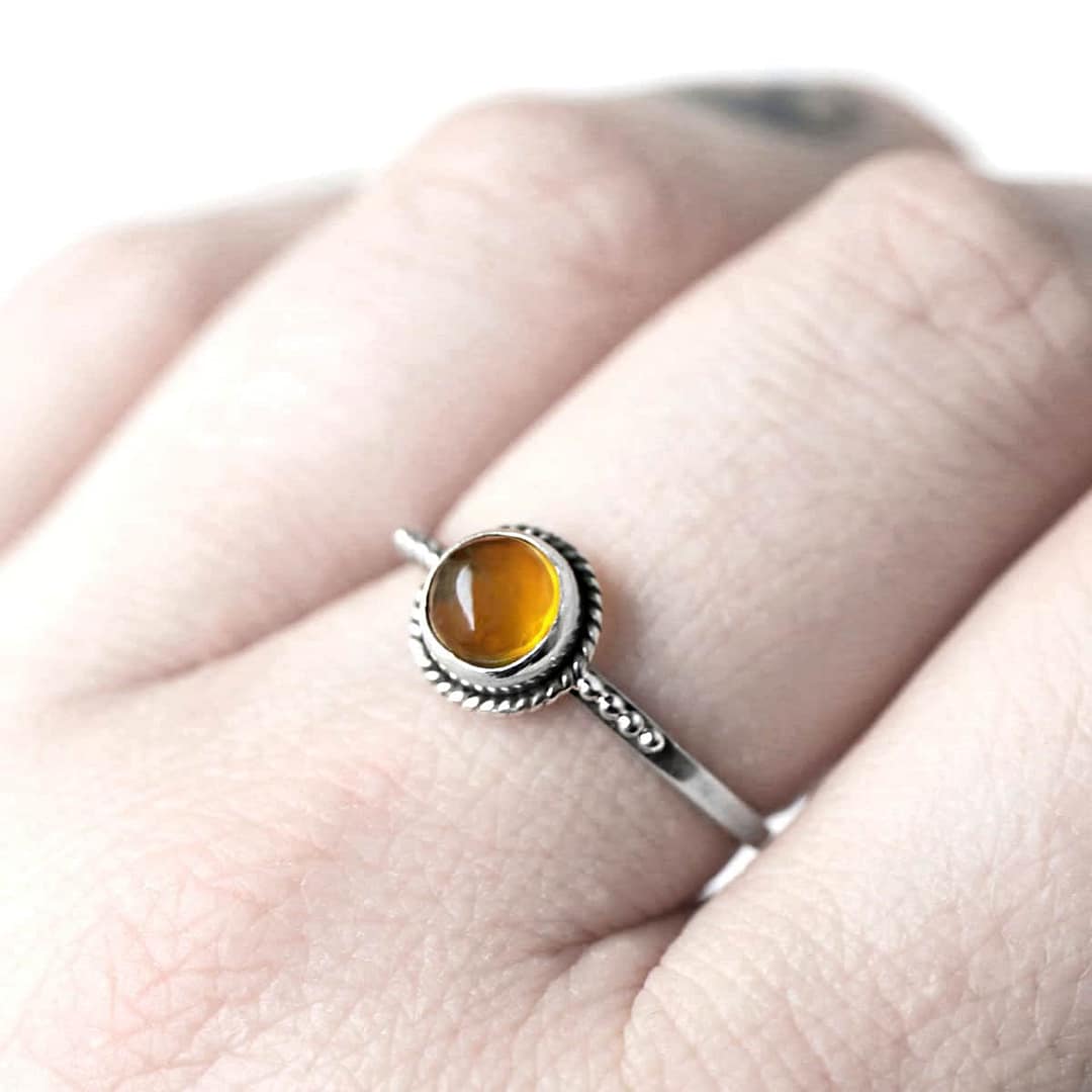 thyra-amber-silver-ring-close-up-hellaholics thyra-amber-silver-ring-close-up-hellaholics
