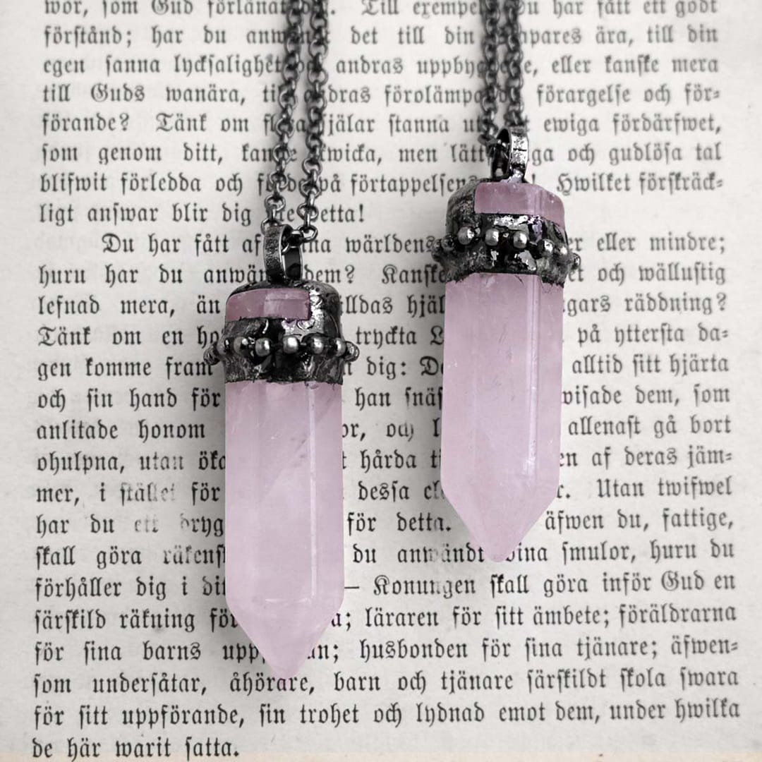 zaria-rose-quartz-gun-metal-necklaces-hellaholics-duo