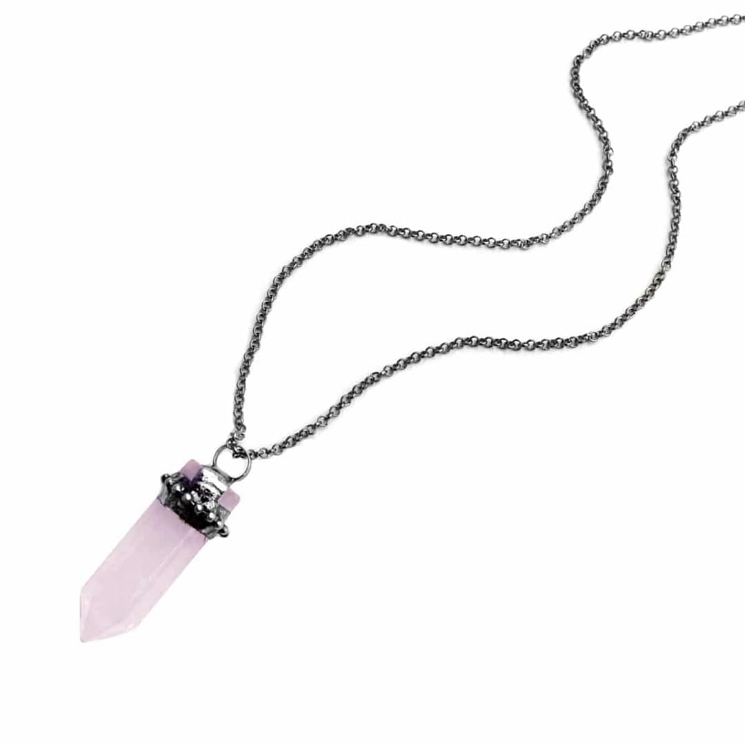 zaria-rose-quartz-gun-metal-necklace-hellaholics-chain