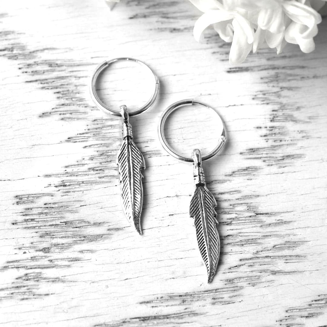 feather-mini-hoop-earrings-silver-hellaholics feather-mini-hoop-earrings-silver-hellaholics