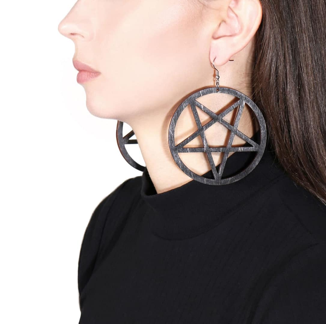 model-pentagram-wooden-earrings-black-hellaholics