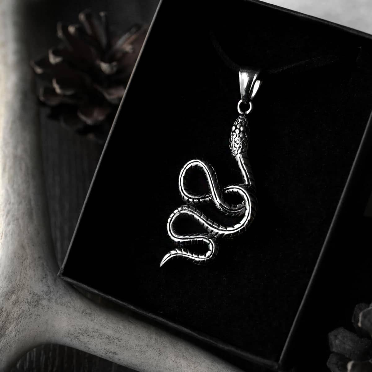 Amulet necklace with a serpent snake in statinless steel in a black box
