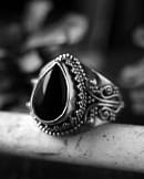 nakti-onyx-silver-ring-close-up-hellaholics (8)