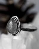 elara-rutile-silver-ring-mood-light-hellaholics