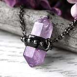 zaria-amethyst-necklace-close-up-hellaholics