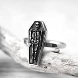 coffin-and-bones-sterling-silver-ring-close-up-hellaholics
