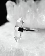 clear-crystal-quartz-silver-ring