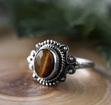 aditi-tiger-eye-silver-ring-close-up-hellaholics-pop-up-3