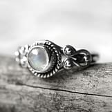 amaya-moonstone-silver-ring-close-up-hellaholics (4)