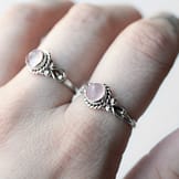 amaya-rose-quartz-silver-ring-close-up-hellaholics