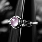 amaya-rose-quartz-silver-ring-close-up-hellaholics