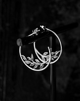 spring-fever-silver-hoop-leaf-earrings-hellaholics-mood-image