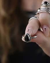 Styling-Elara-Black-Teardrop-Ring-Onyx-Hellaholics