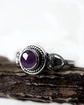 cholette-round-amethyst-silver-ring-close-up-hellaholics