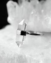 clear-crystal-quartz-silver-ring