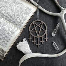 pentagram-cross-wooden-necklace-brown-hellaholics (1)