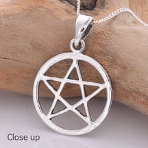 925-sterling-silver-pentagram-pendant-hellaholics-close-up