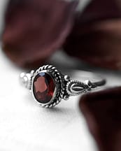 ganya-garnet-cut-stone-silver-ring-close-up-hellaholics