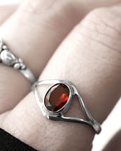 dragon-eye-garnet-cut-stone-silver-ring-closeup-hellaholics