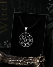 mystic-moonphase-pentagram-choker-mood-hellaholics-giftbox
