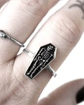 coffin-and-bone-silver-rings-finger-hellaholics-1