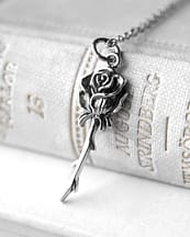 eternal-rose-close-up-silver-necklace-helalholics (1)