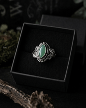 devana-vibrant-green-aventurine-ring-silver-giftbox-hellaholics