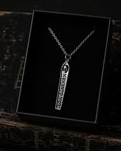 memento-mori-necklace-silver-giftbox-hellaholics-look