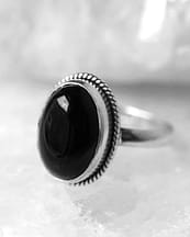 gaia-woman-black-onyx-ring-silver-mood-light-close-up-hellaholics