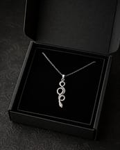 nira-necklace-with-snake-silver-giftbox-hellaholics-look